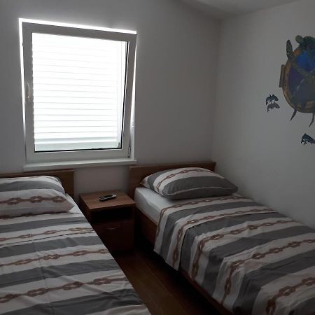Apartmani Andrea Karlobag Esterno foto