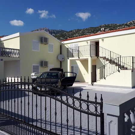Apartmani Andrea Karlobag Esterno foto