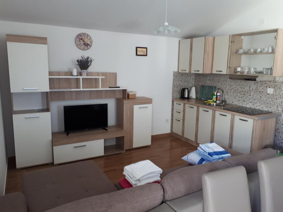 Apartmani Andrea Karlobag Esterno foto
