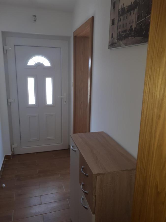 Apartmani Andrea Karlobag Esterno foto