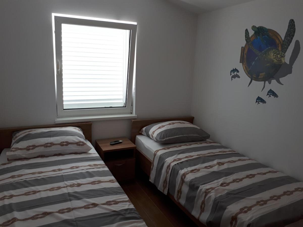 Apartmani Andrea Karlobag Esterno foto