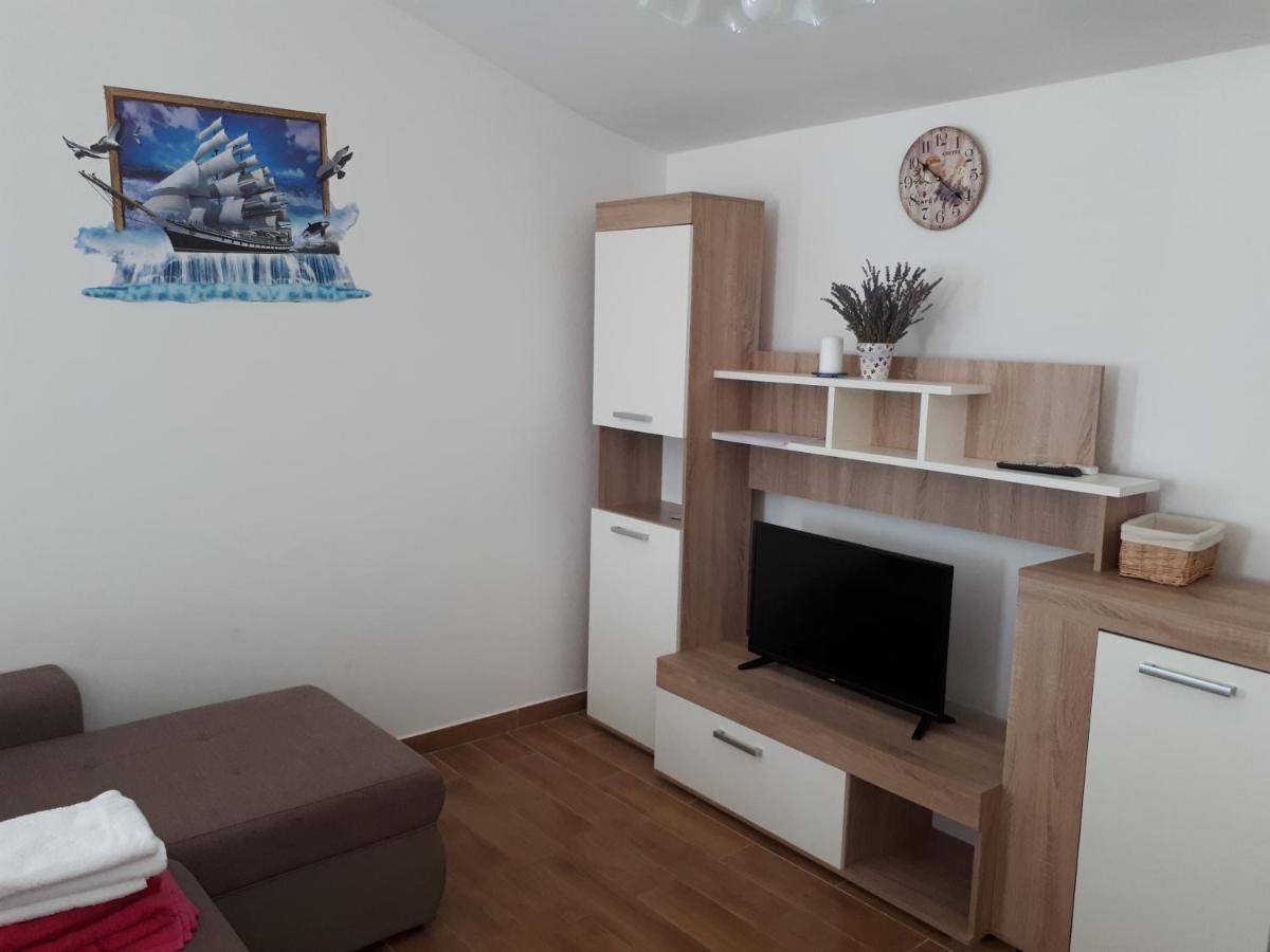Apartmani Andrea Karlobag Esterno foto