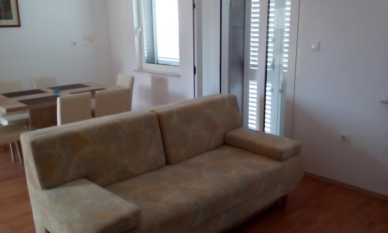 Apartmani Andrea Karlobag Esterno foto