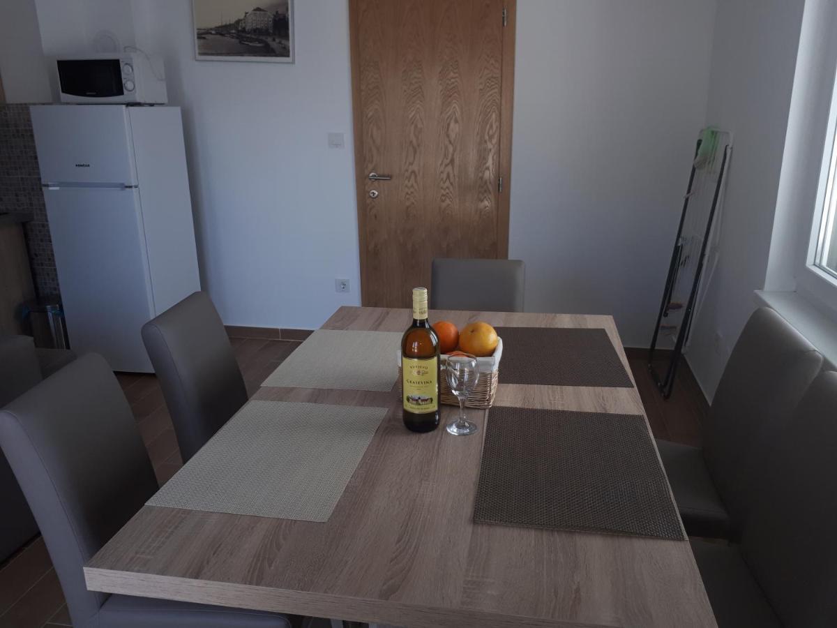 Apartmani Andrea Karlobag Esterno foto