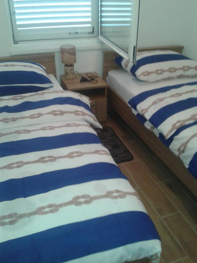 Apartmani Andrea Karlobag Esterno foto