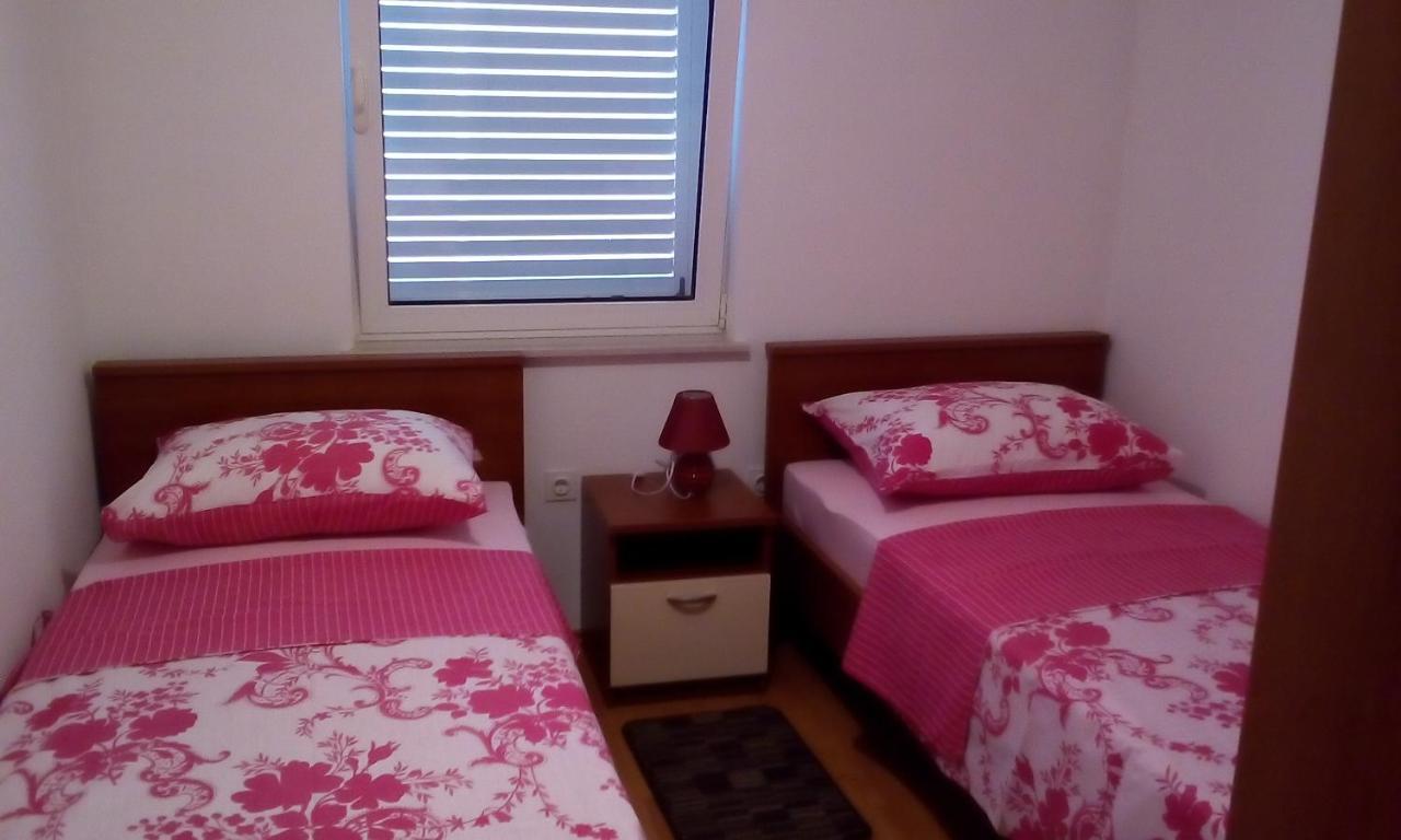 Apartmani Andrea Karlobag Esterno foto