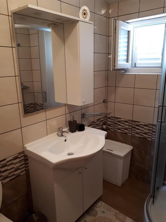 Apartmani Andrea Karlobag Esterno foto