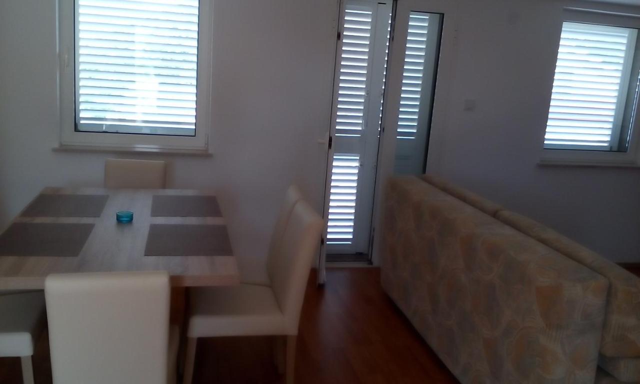 Apartmani Andrea Karlobag Esterno foto