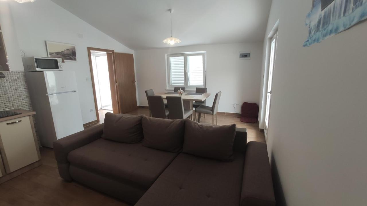 Apartmani Andrea Karlobag Esterno foto