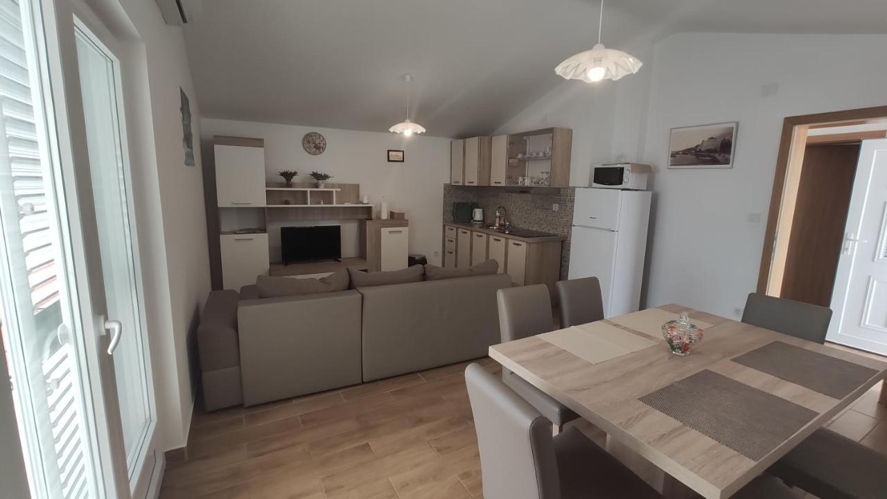 Apartmani Andrea Karlobag Esterno foto