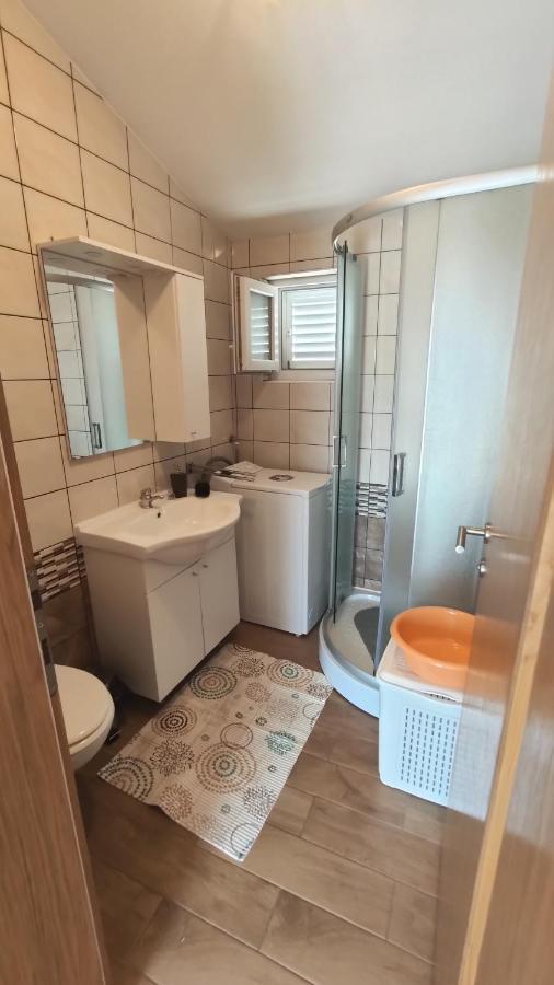 Apartmani Andrea Karlobag Esterno foto