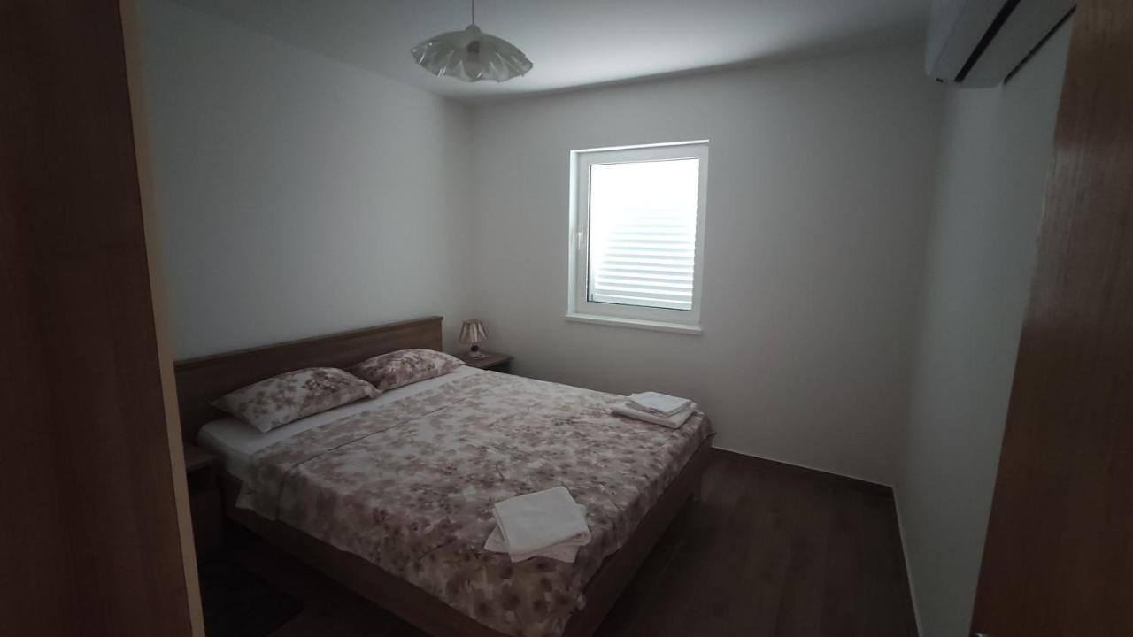 Apartmani Andrea Karlobag Esterno foto