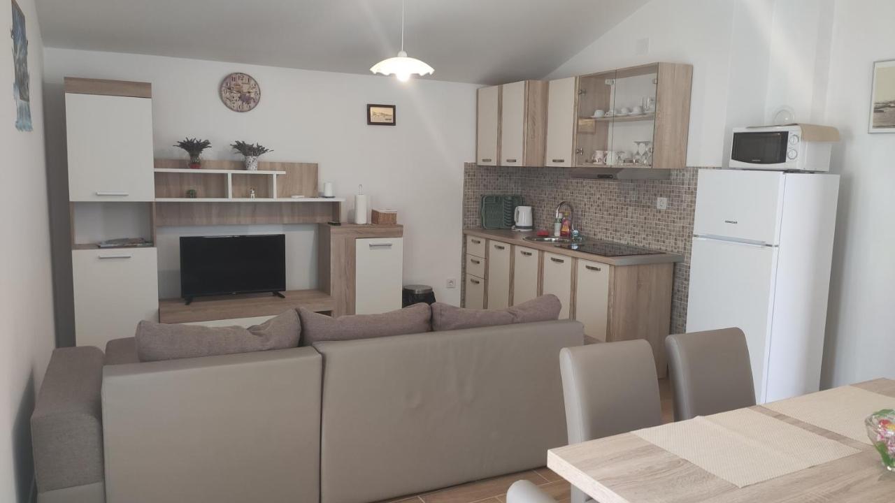 Apartmani Andrea Karlobag Esterno foto