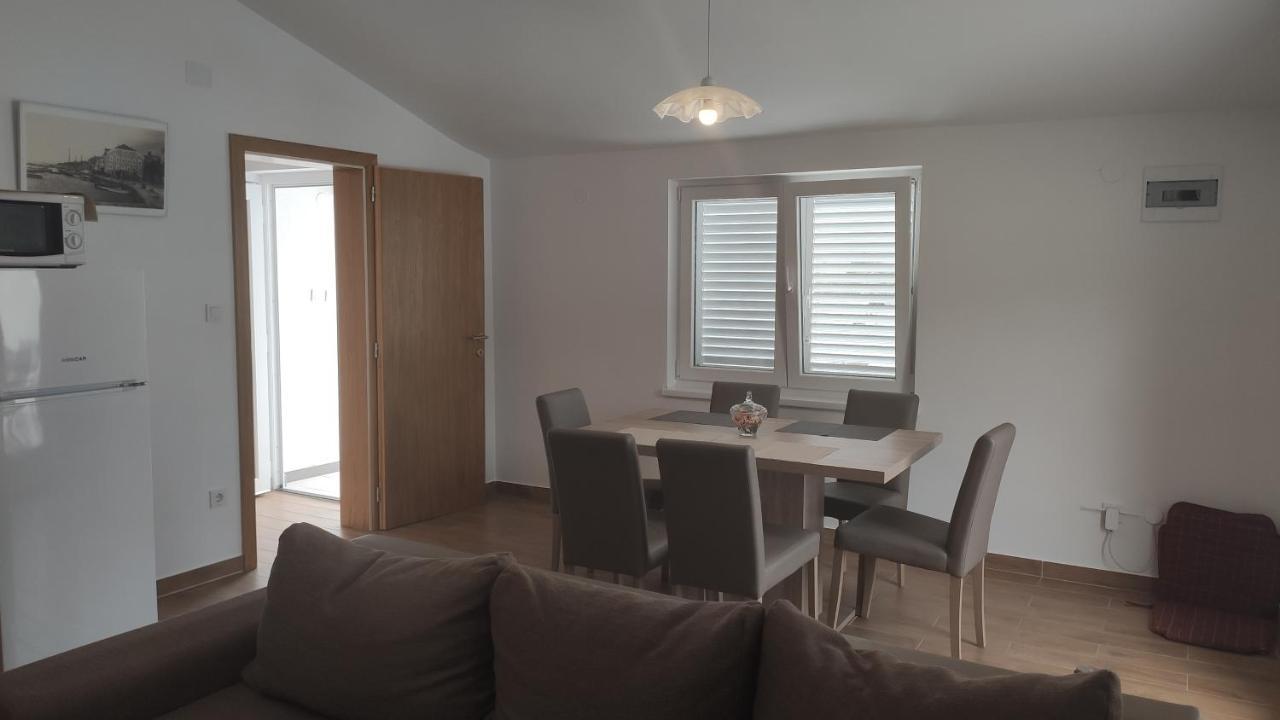 Apartmani Andrea Karlobag Esterno foto