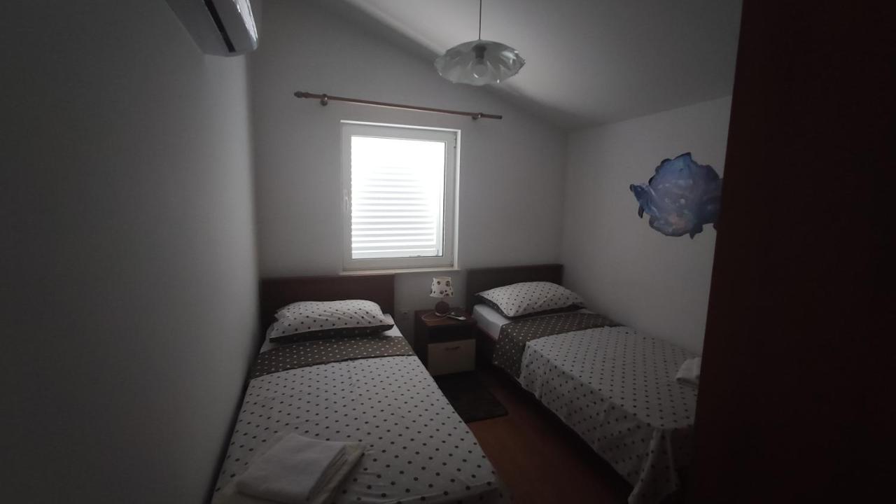 Apartmani Andrea Karlobag Esterno foto