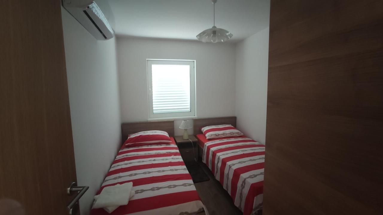 Apartmani Andrea Karlobag Esterno foto