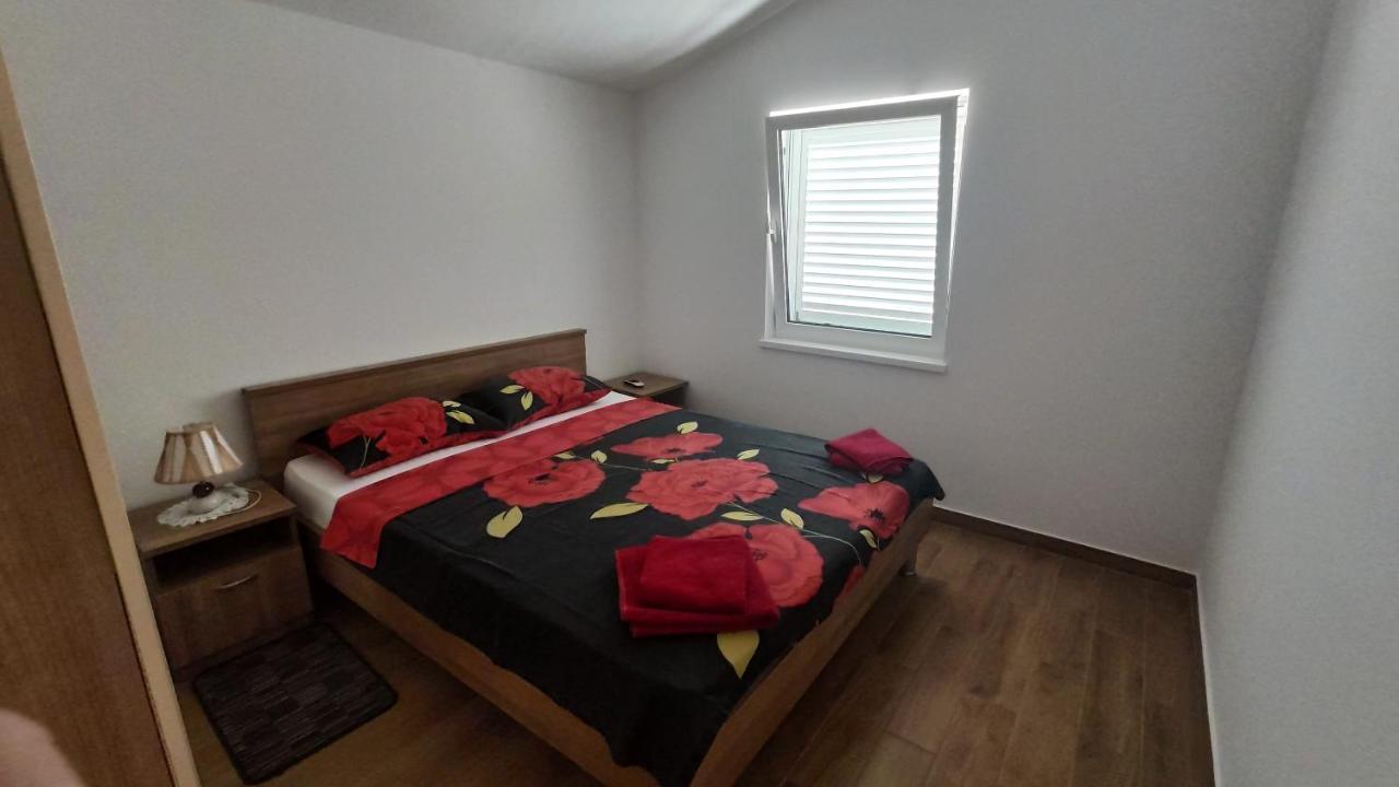 Apartmani Andrea Karlobag Esterno foto