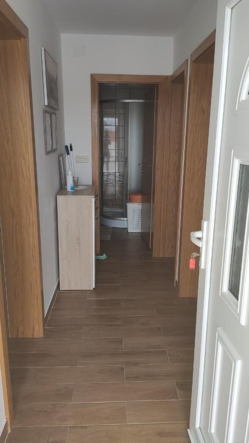 Apartmani Andrea Karlobag Esterno foto
