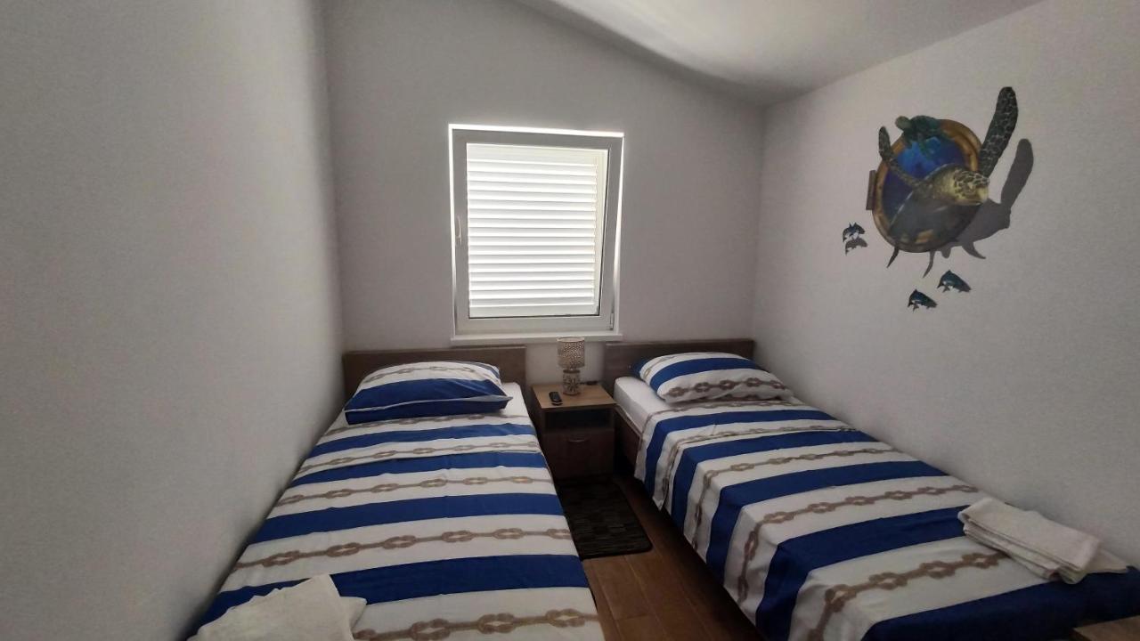 Apartmani Andrea Karlobag Esterno foto